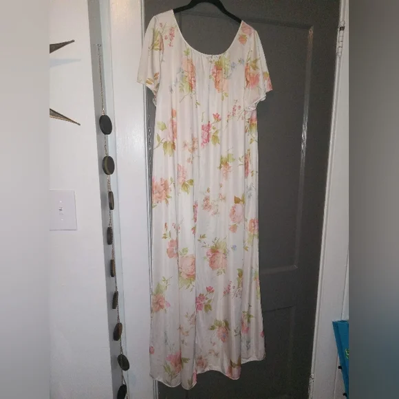 Shadowline vintage floral maxi nightgown - Picture 5 of 5